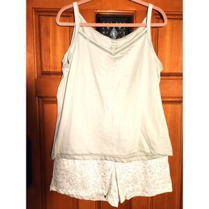 Felina Sage Green and White Pajama 2-piece Set Floral Bottoms Size XL NWT!